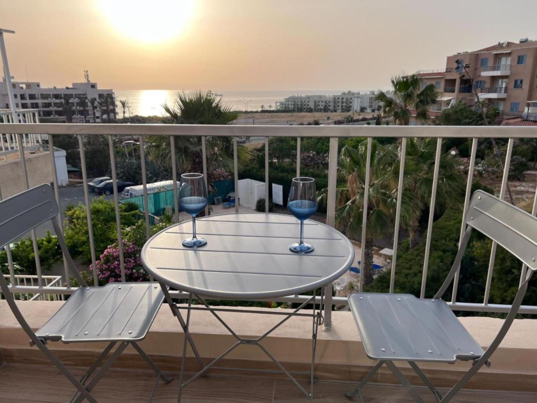 H&O Diamond Complex Sea View Apartment Pafos Exterior foto